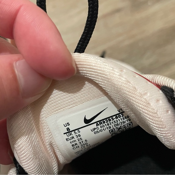 Women’s size 8 Nikes 270 - Picture 5 of 5